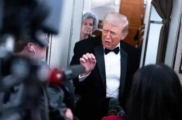 中东局势看似迎来转机，实则迷雾重重，美国单方面抛出停火信号，伊朗寸步不让，所谓的