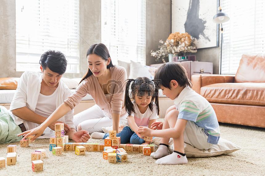 其实，这实实在在的生活看似平凡，却藏着无尽的温暖与力量。每天清晨为家人准备一顿热