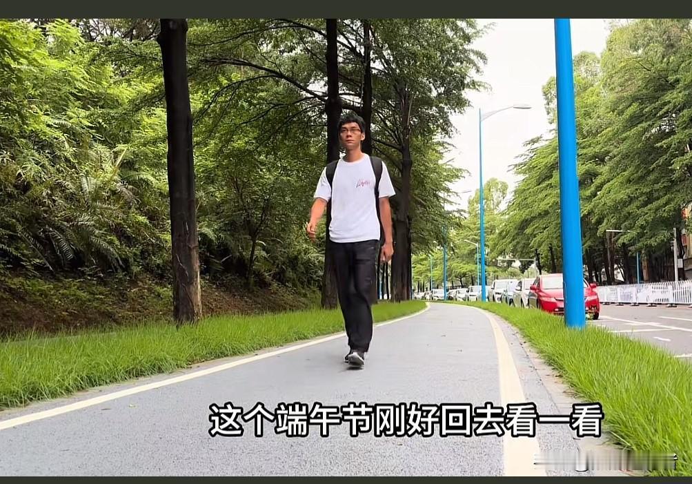 今晚，唐尚珺更新了视频。在视频里，唐尚珺说，端午节只有三天的假期，本来不打算回家