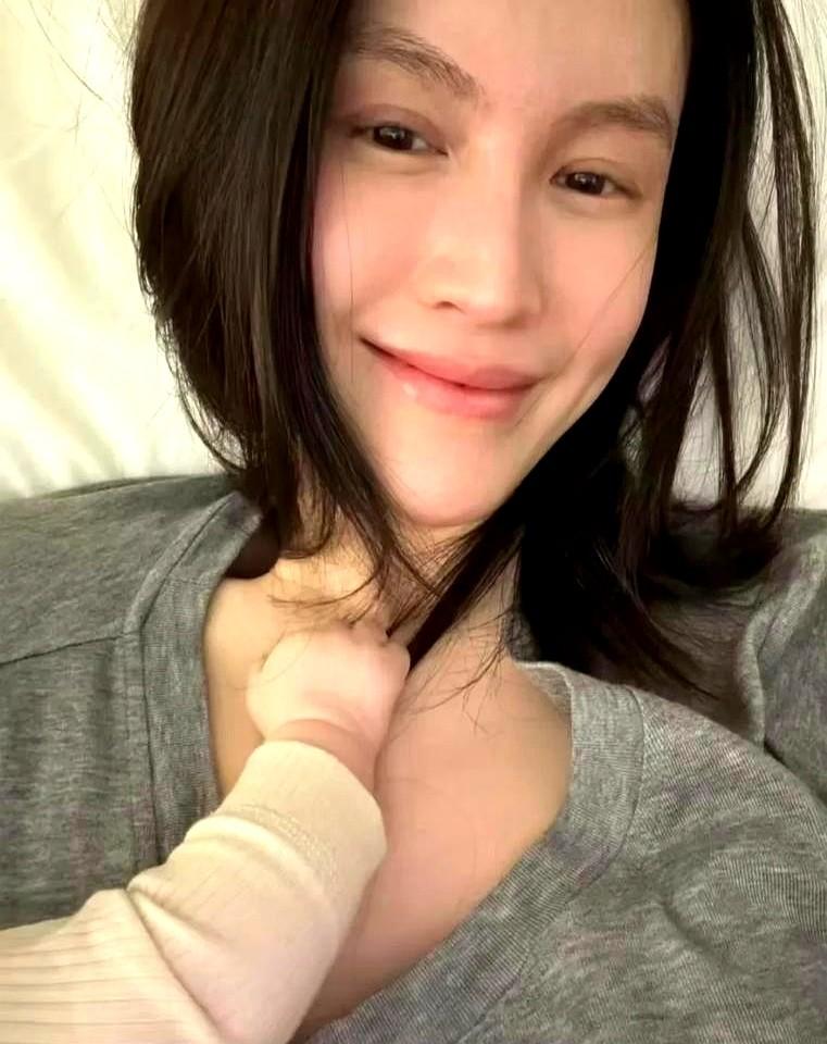都是维密超模，怎么活法差这么多？

“维密亲闺女”何穗，前几年还穿着外婆用旧毛线