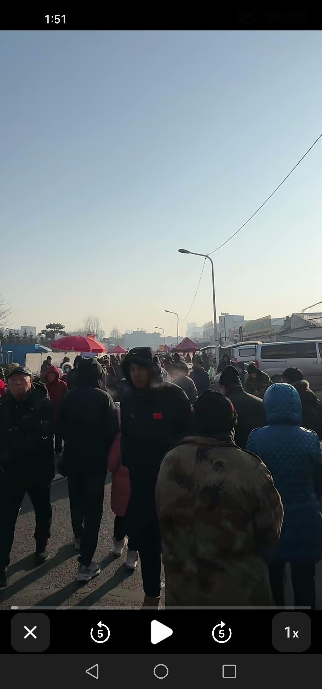 冬季的吉林市冯家屯大集依旧热闹非凡，洋溢着浓郁的人间烟火气。

今天下午闲来无事