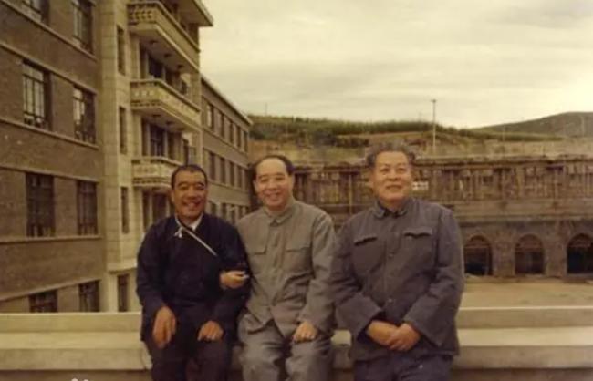 珍惜老照片，致敬三位领导人。