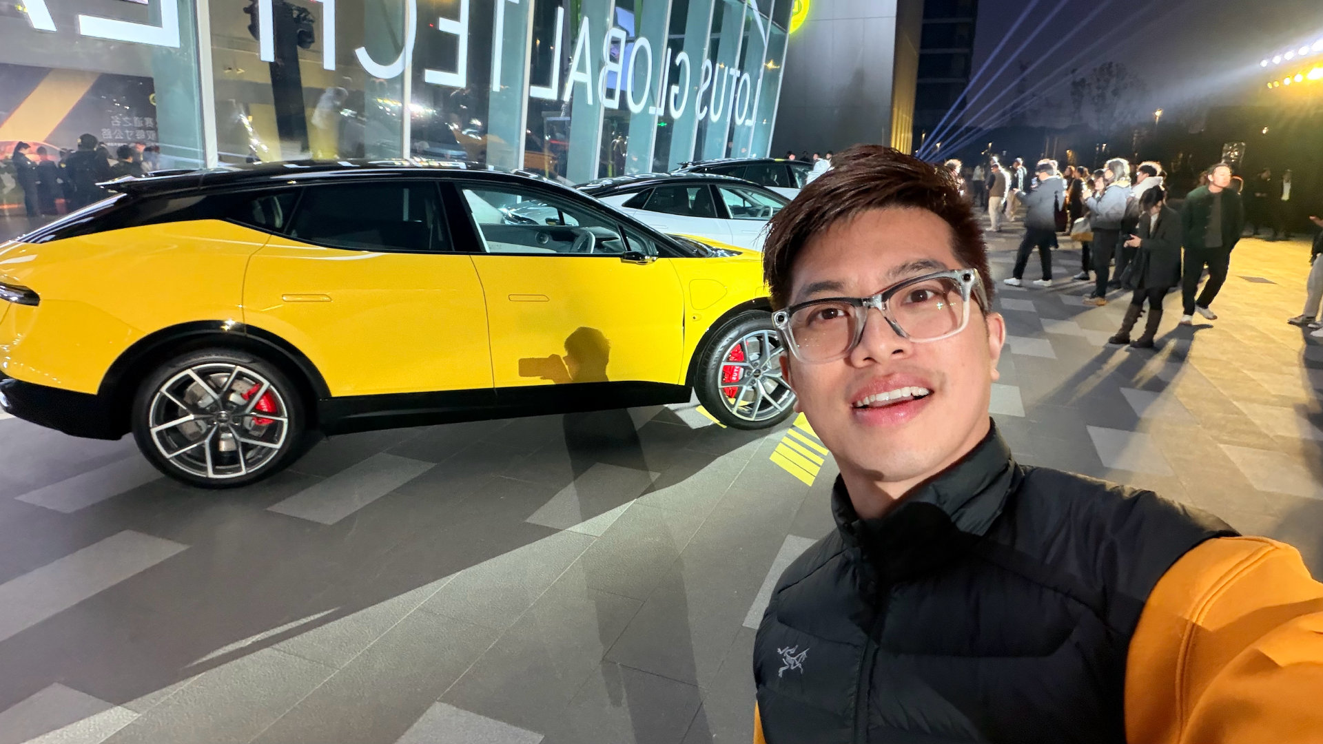 这两天，感受着性格完全不同的三台车。然后看着一堆颠覆性技术的车～这一开工，脑子都