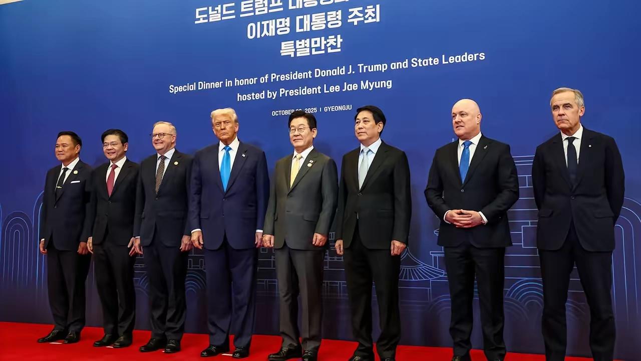 【李在明宴请特朗普】
晚宴的这8个国家元首，除了美韩之外，其他的6个国家分别是新