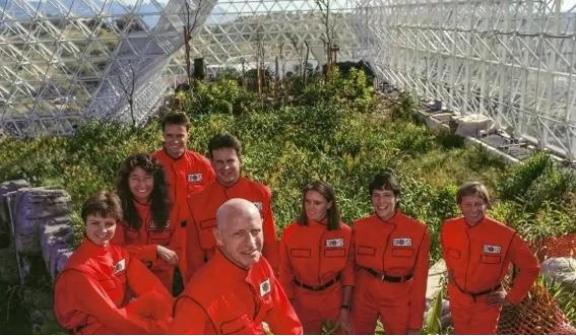 1991年，美国特意做了一个轰动全球的实验，把4男4女关在一起两年，再次打开房门