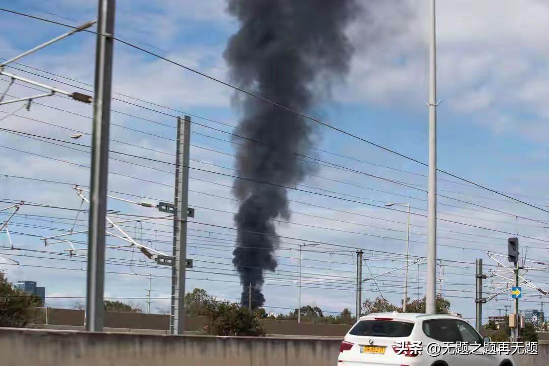 如今看来、伊朗是做足了充分准备，德黑兰的浓烟刚升起不久，
以色列特拉维夫也跟着冒