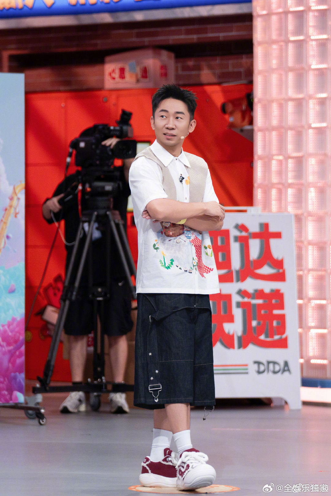 杨迪[超话]好六给杨迪上强度了这个杨迪怎么一直响你好星期六笑到直不起腰！好六相亲