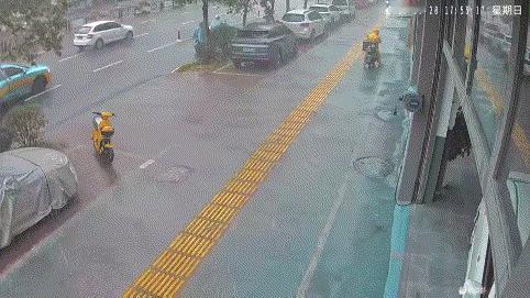 两个都不看路啊