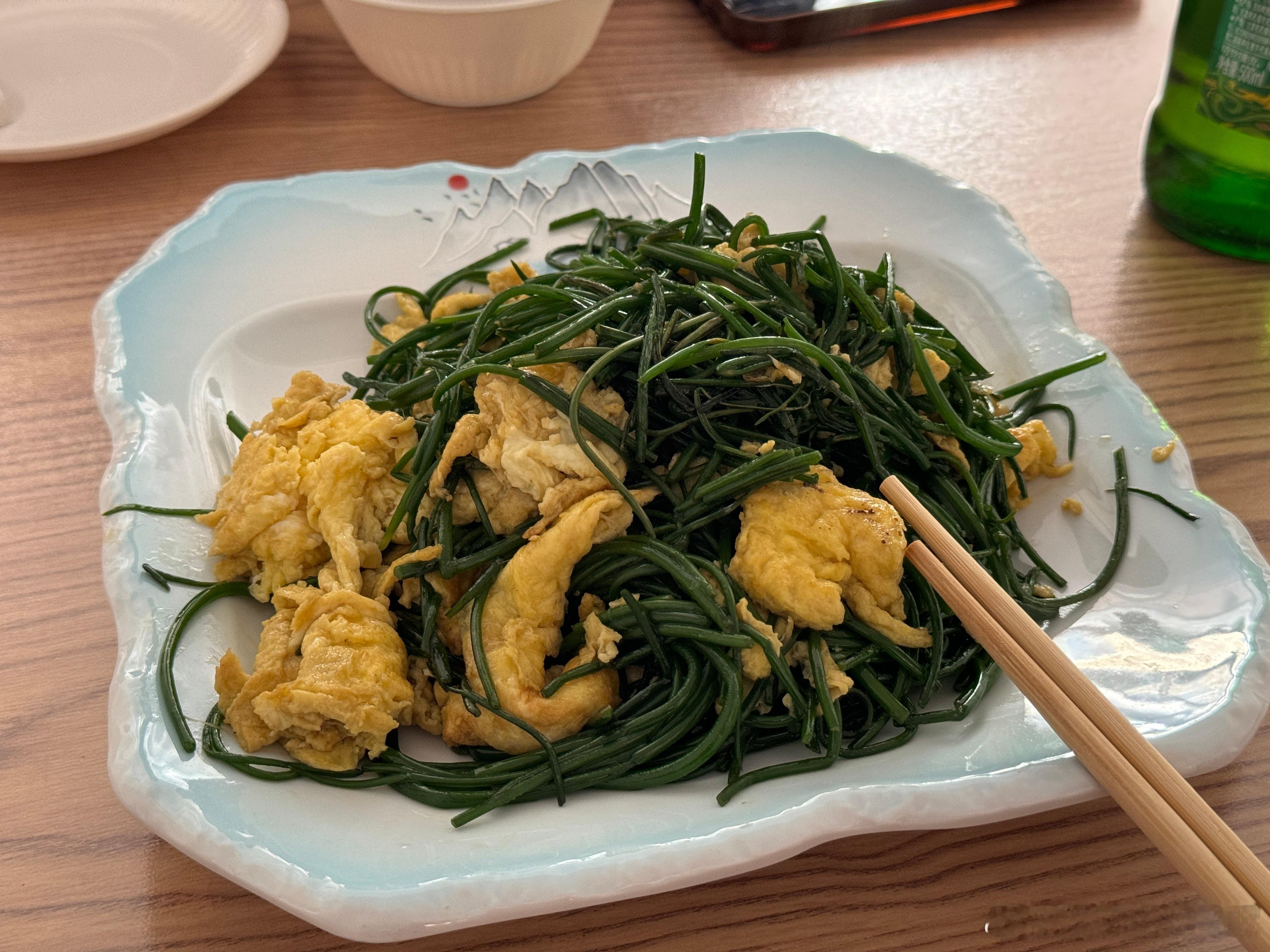 恰饭了～沙葱炒鸡蛋&羊肉垫卷[馋嘴]  ​​​