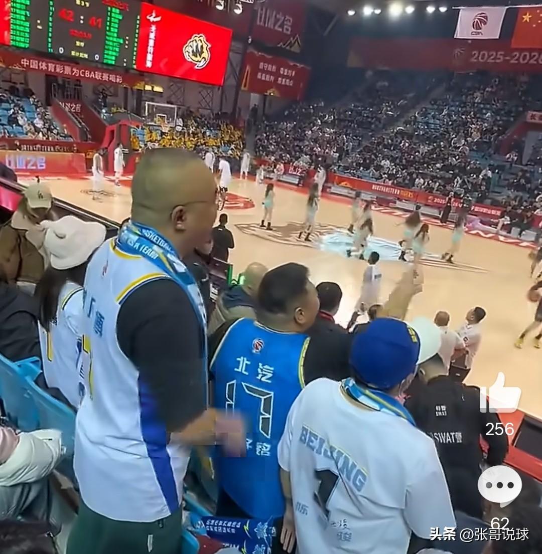 北京球迷在吉林主场高喊曾繁日牛逼，这也太张狂了吧，这是挑衅，这就是找事，这也算是
