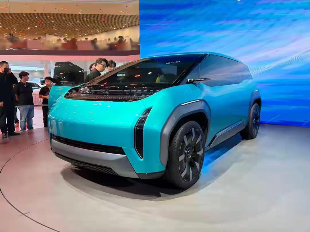 海里的动物很圆润，比亚迪海洋网北京车展首发mpv，空间设计有想法，真的做到人性化