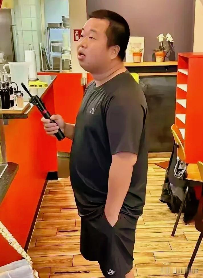 蓝战非被绑事件，
作为有知名的网红，
他的几个习惯，警惕了所有人，

在外面玩，