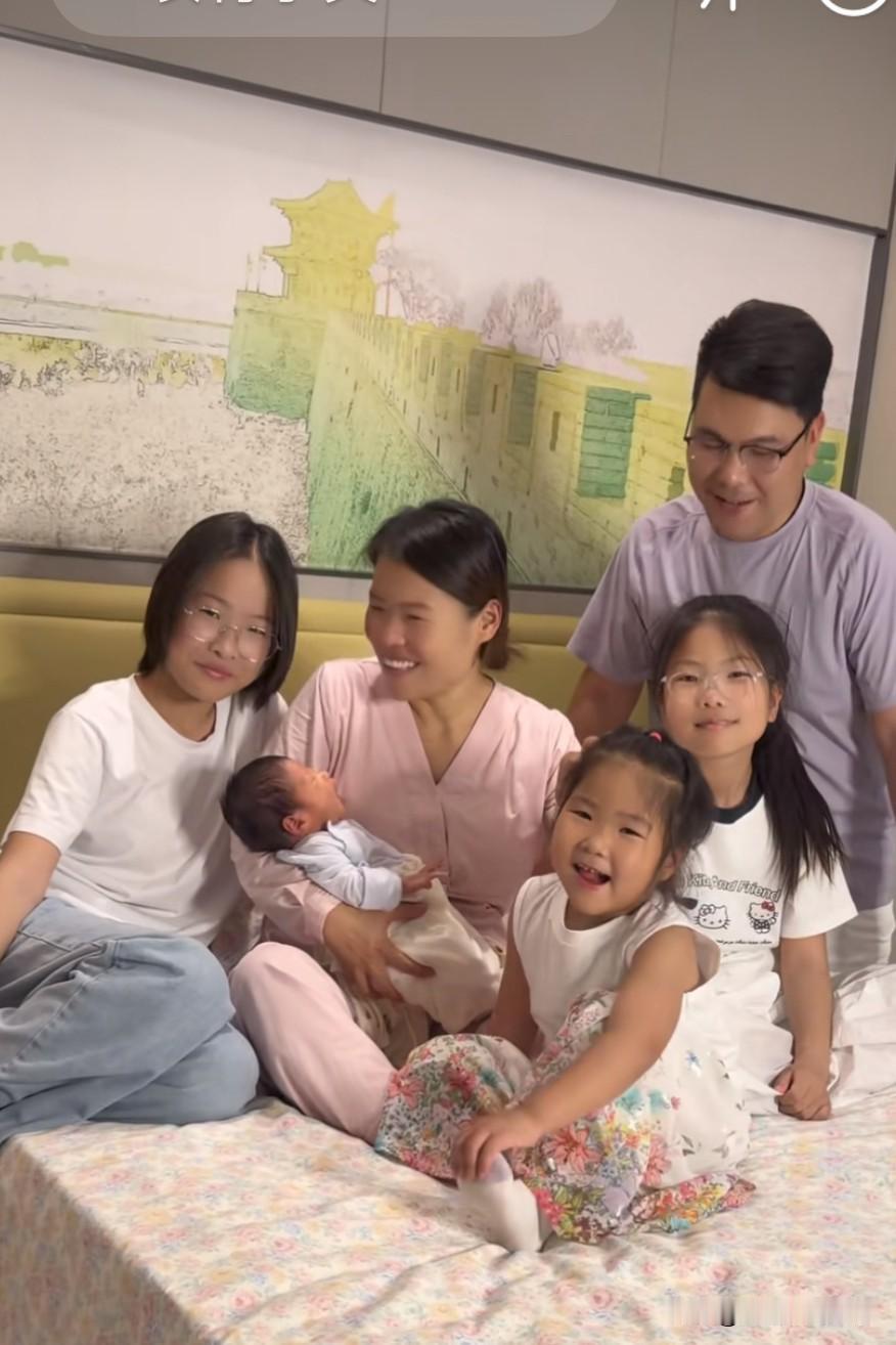 历经四次十月怀胎，四次剖腹手术之痛，终于盼来了儿女双全！

网红小爽冒着生命危险