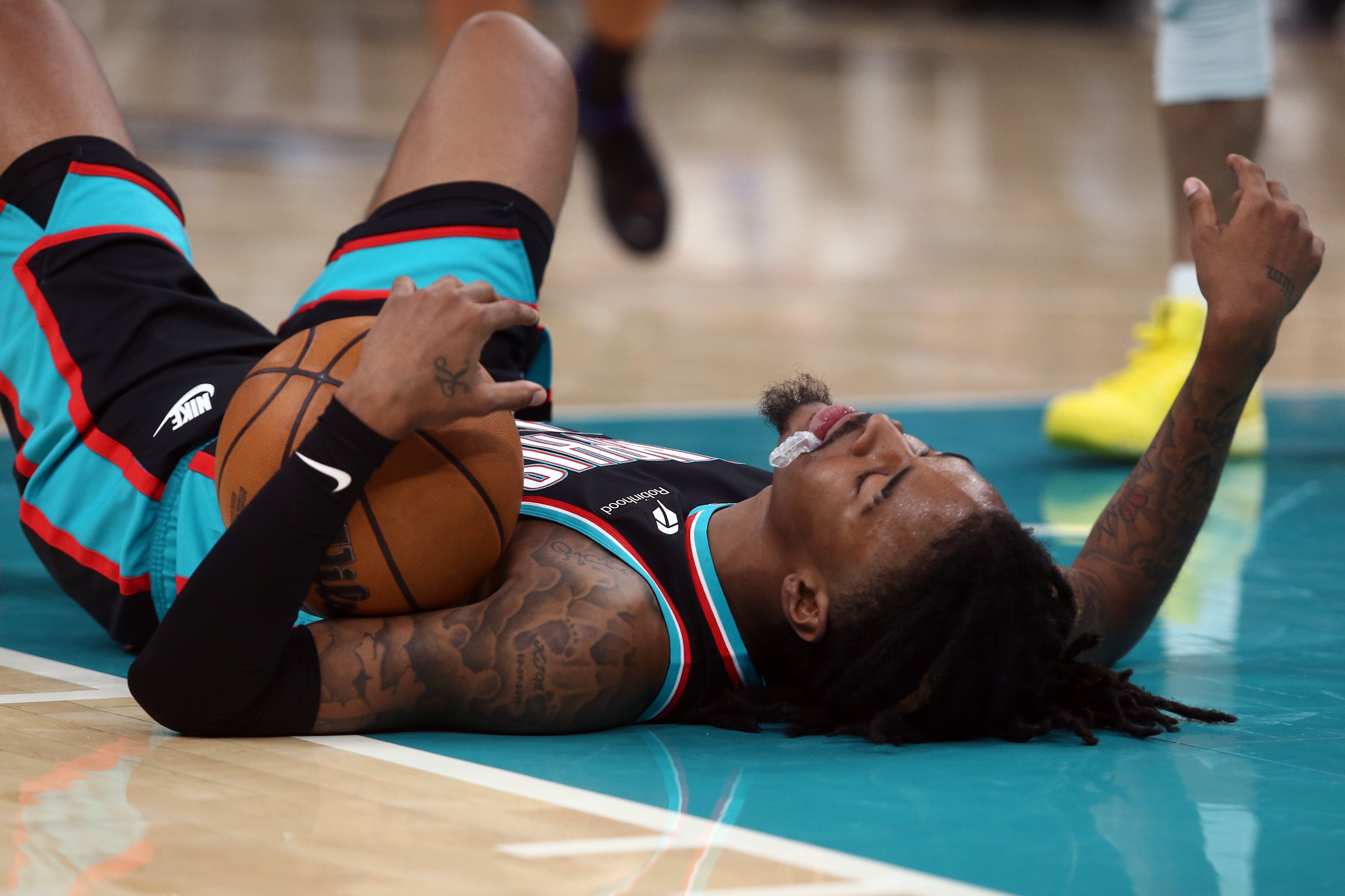 据ESPN名记Tim Bontemps报道，消息人士预计，灰熊￼将探索交易莫兰特