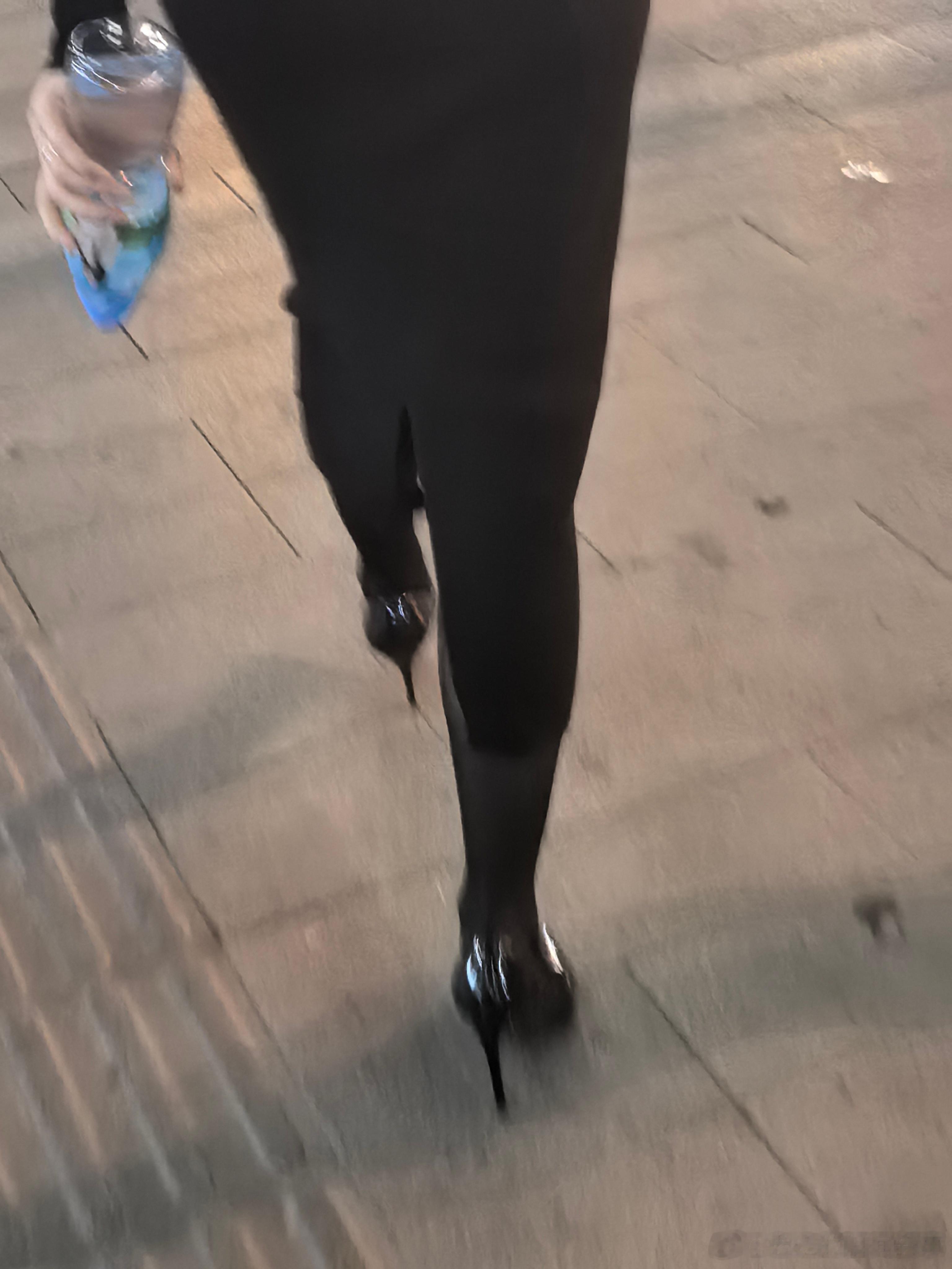 周末去了社康，一个坏消息是出汗后果然不能四处乱窜，不幸中招吭吭嘁嘁；一个好消息是