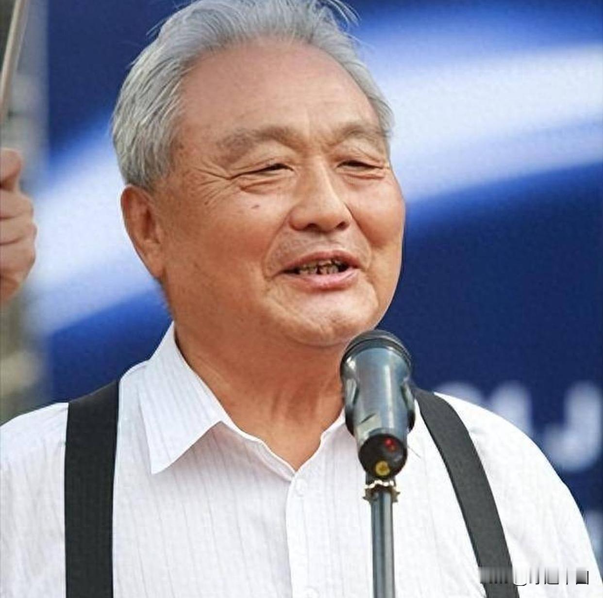治军执教方面，年维泗严苛至极，甚至近乎苛刻，绝不纵容任何技战术细节疏漏与训练懈怠