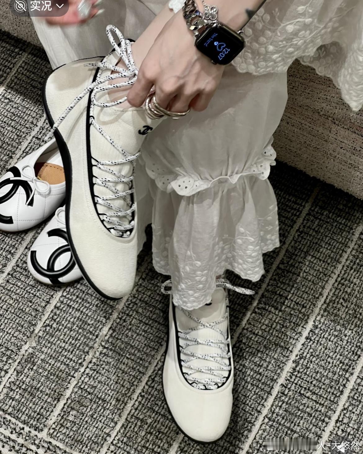 CHANEL 香奈儿拼接针织休闲运动鞋CHANEL持续将经典标识与现代运动美学相