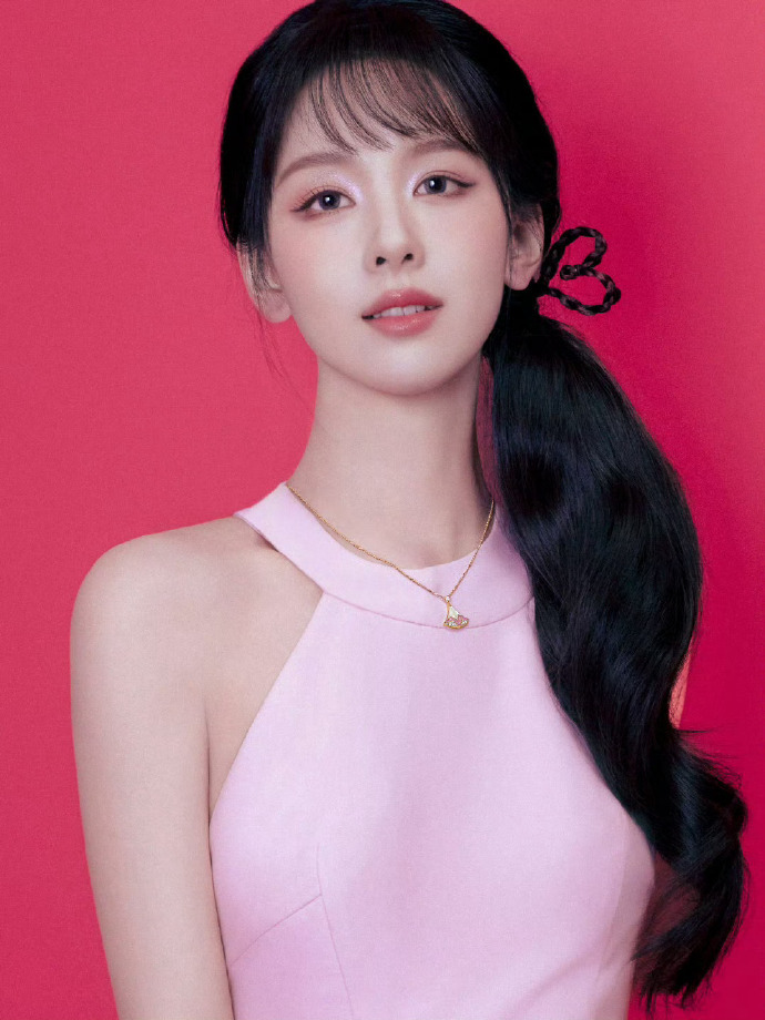 陈都灵 陈昊宇 孟子义宝格丽七夕推广物料演绎着不同的风格[思考] ​​​
