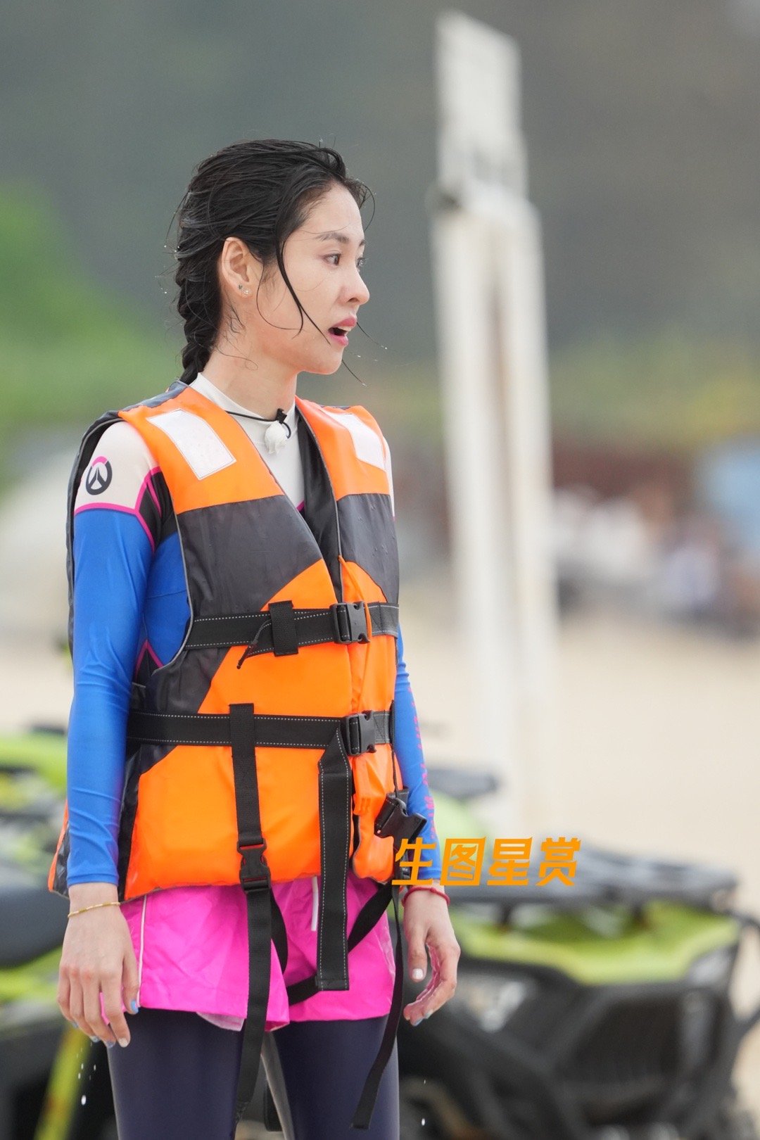 张碧晨#音你而来# 第二套泳衣造型，酷girl一枚🕶️🌊 ​​​