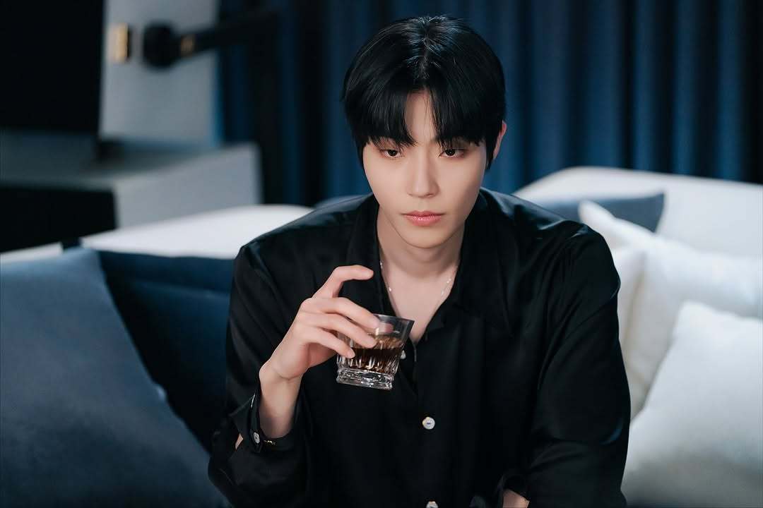 男三许仁江的饰演者黄寅烨 剧照[ins:@ hi_high_hiy] 