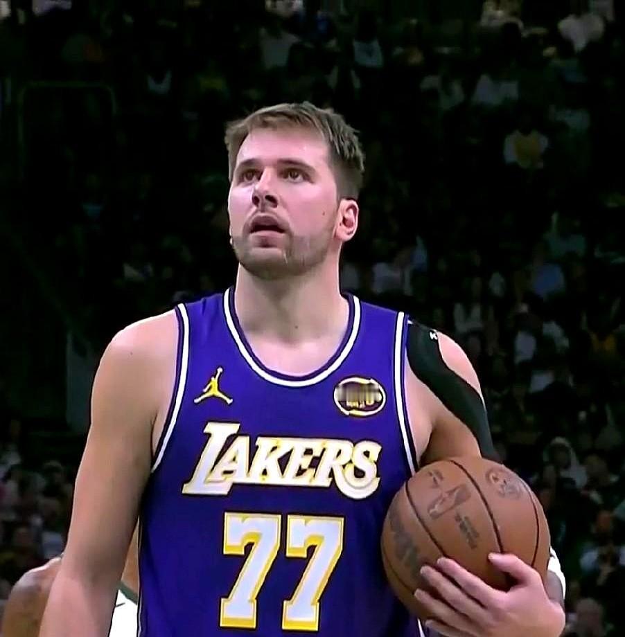 15场常规赛打完！！！湖人11胜4负西部第四，成绩藏都藏不住。出手数联盟倒数第一