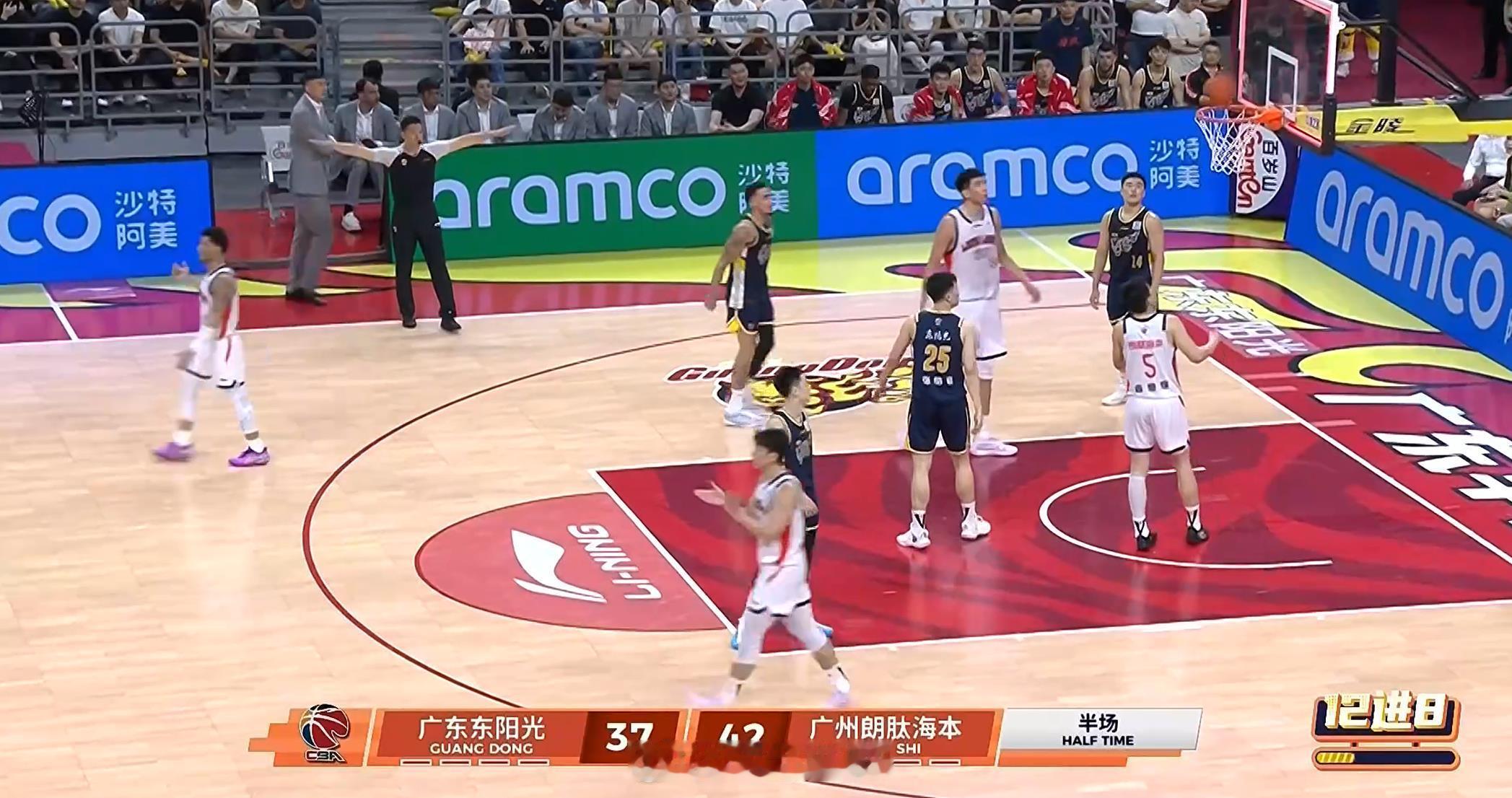 广东男篮vs广州男篮  上半场广州领先42-37领先广东，第二节后半段哨非常密，