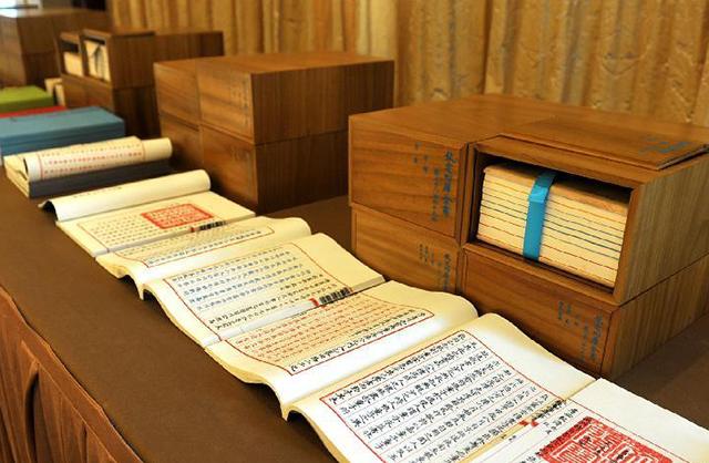 修《四库全书》是一件风险系数极高的活，四库馆中一百来号人，有一个算一个，头上都顶