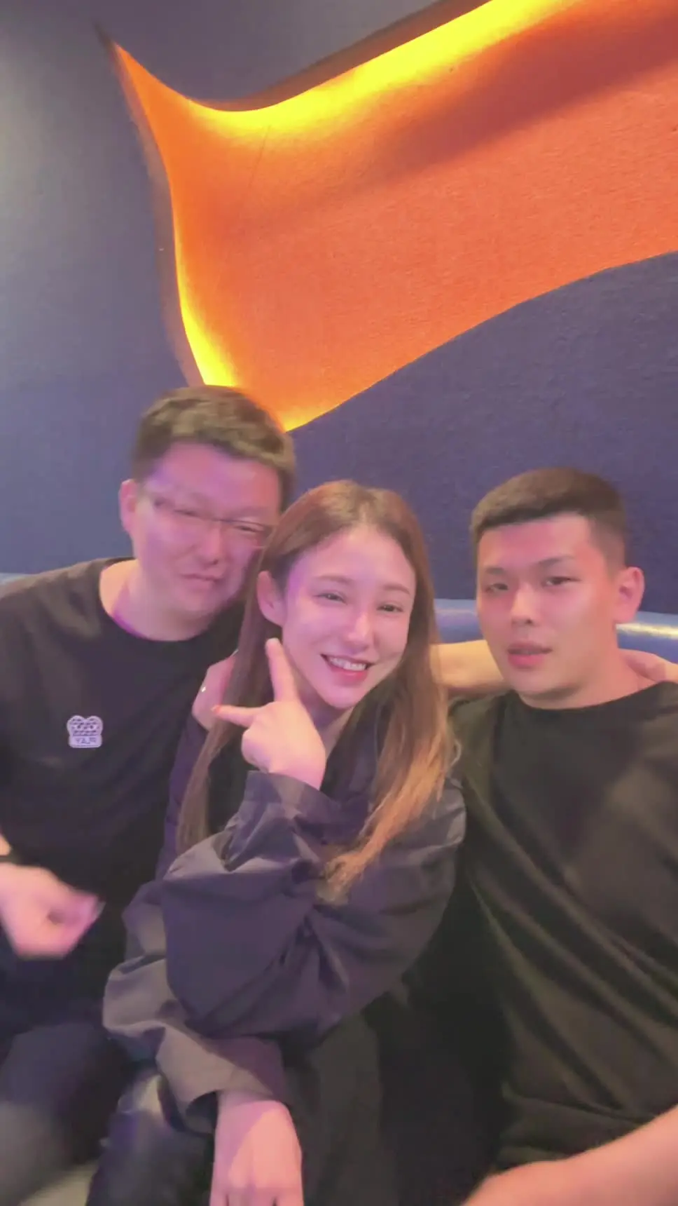 嘿！瞧瞧我们这“神奇组合” 一个快被50追着跑，一个朝着30猛冲刺，我...