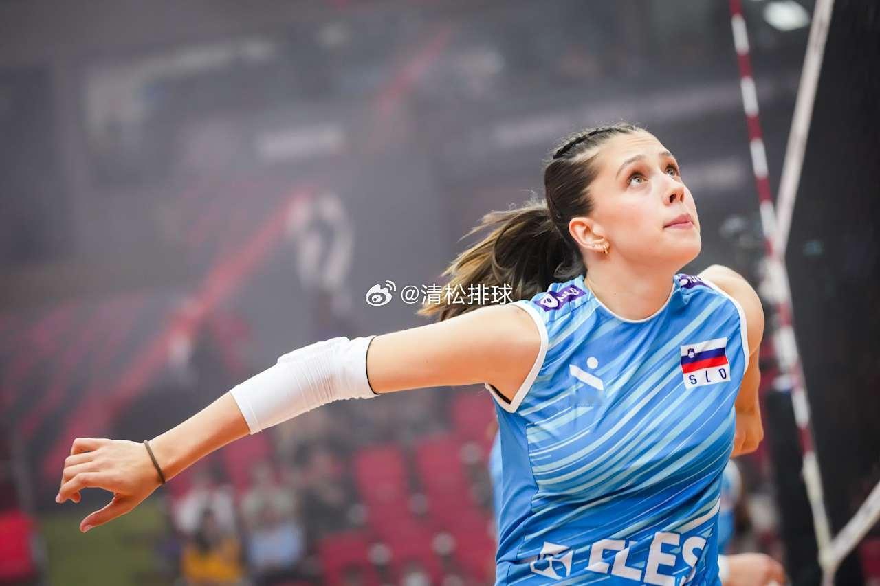 土耳其女排1-0斯洛文尼亚女排第一局技术统计总得分：30-28进攻：18-17拦