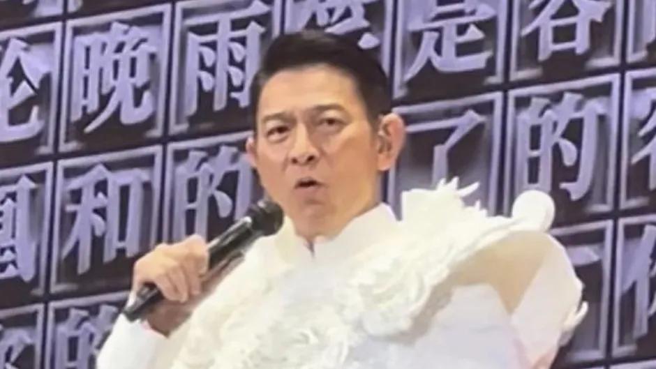 刘德华，这位华语乐坛的传奇天王，在时隔11年之后，再次在台北的舞台上激情演绎了他