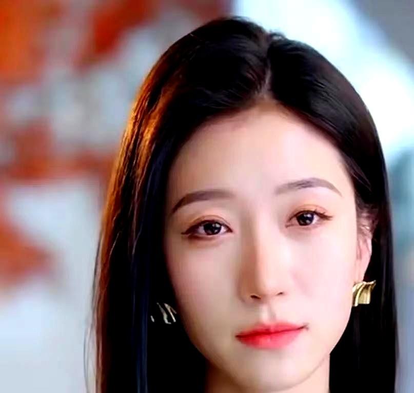 王格格的剧，平台赔钱也得推。
不是她演得多好，是她自己投了300万进去，成了出品