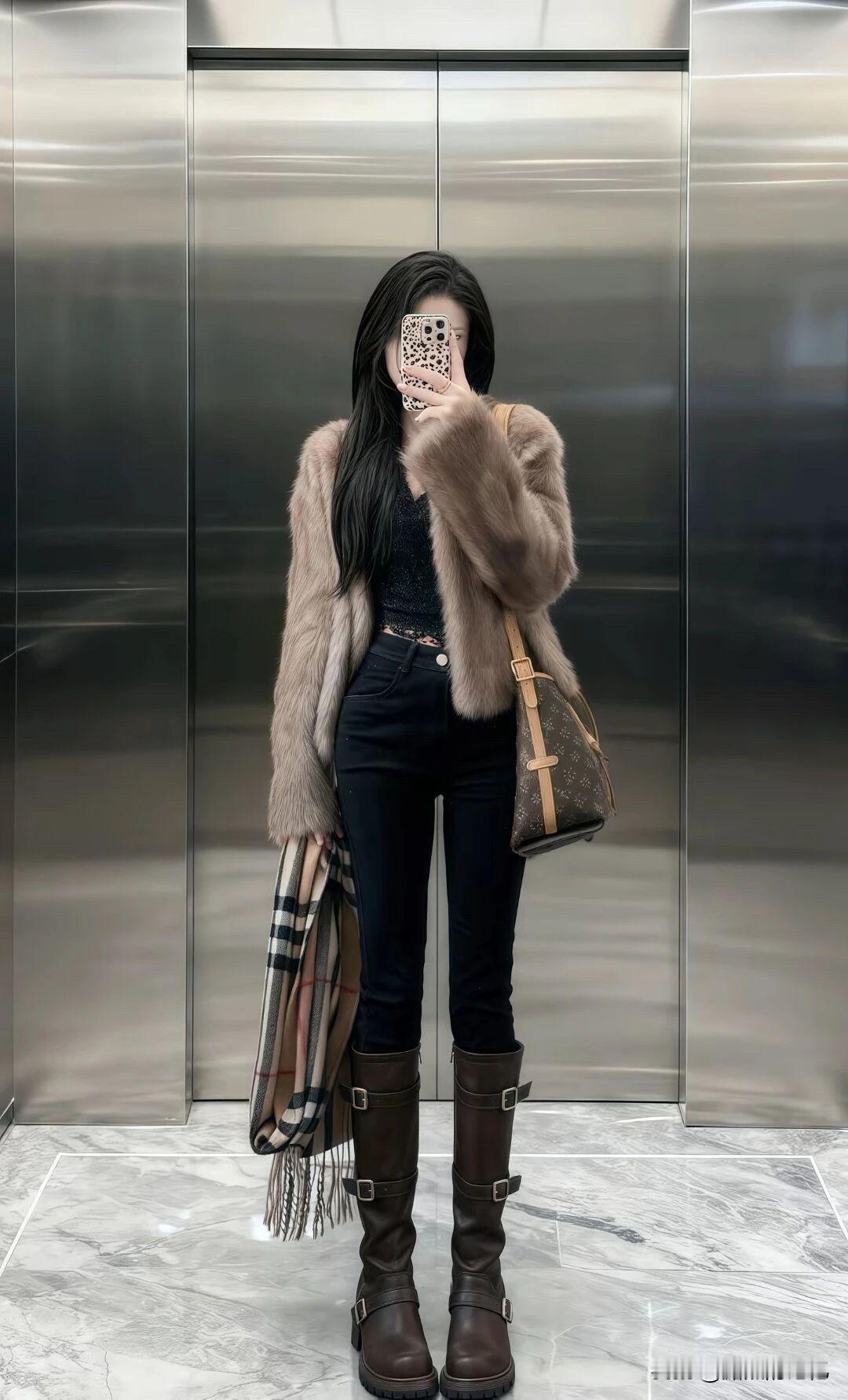 骑士靴裹紧身裤，小个子秒变长腿飒姐，气场直接一米八！[比心][比心][比心]
显