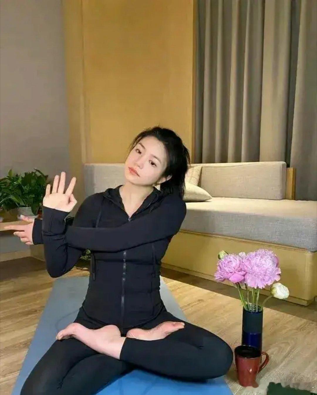 陈妍希离婚后状态回春，从上美到下，就连脚丫子都很好看 ​​​