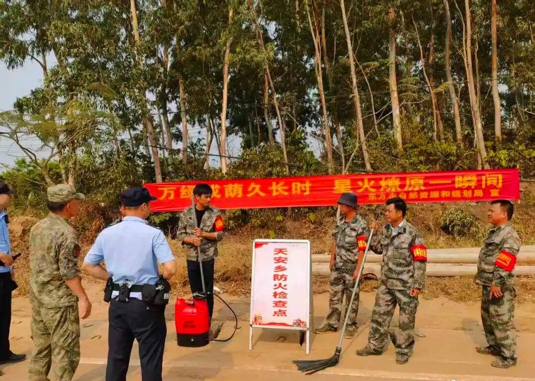 清明“警”色绘平安丨东方公安圆满完成清明节安保维稳工作
春雨寄思，清明护安。20