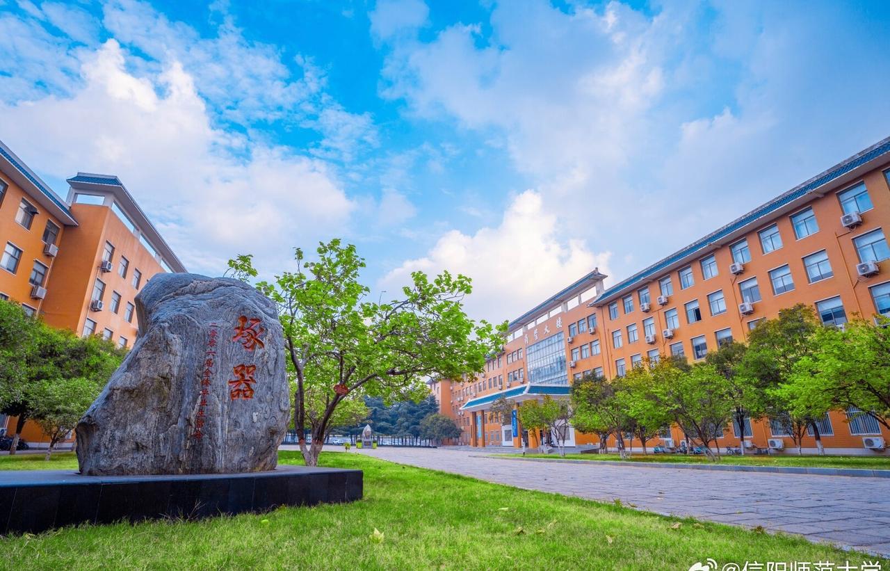 【升达三十二周年校庆 】
三十二载栉风沐雨，坚守育人初心;
三十二度春秋耕耘，笃