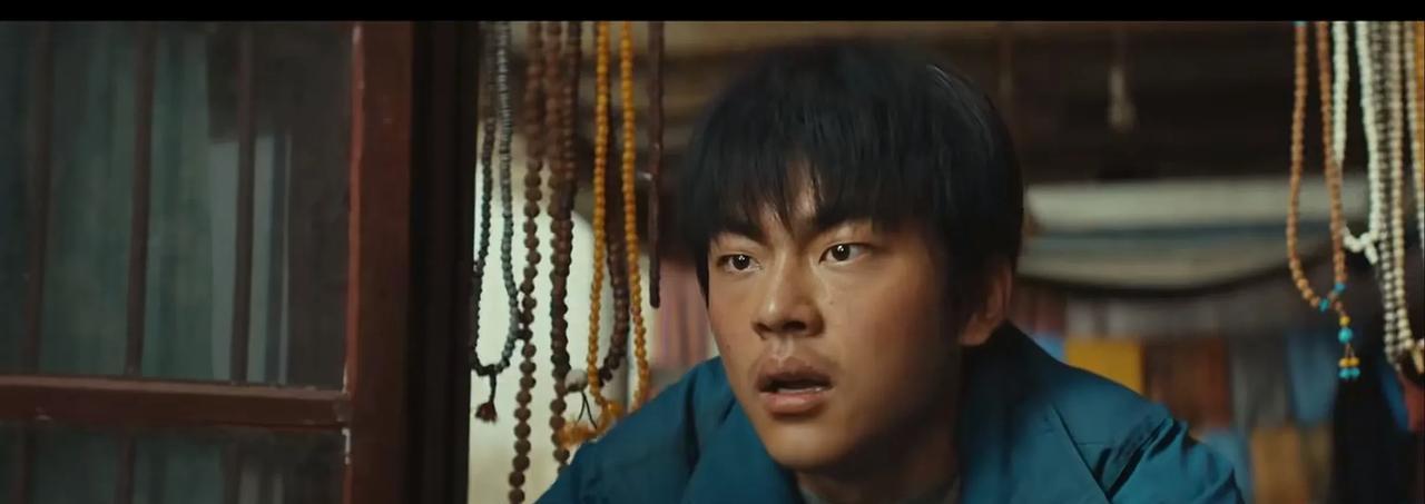 “抱养”白菊被全姓周的哥哥们包围，网友：这哪是养女，这是周家团建现场！
导演喊“