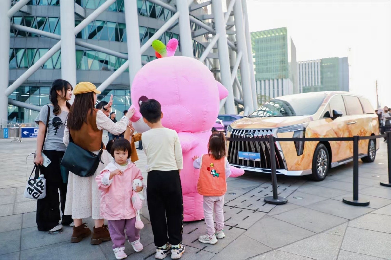 哇，我们的城市在组织“智车之城”建设活动呢，可惜出差在外，要不然高低得去现场支持