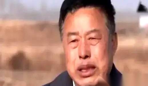 3000只大鹅，呼啦啦全飞了，跟野大雁跑的。
就一顿饭的功夫，黑龙江大爷张信押上