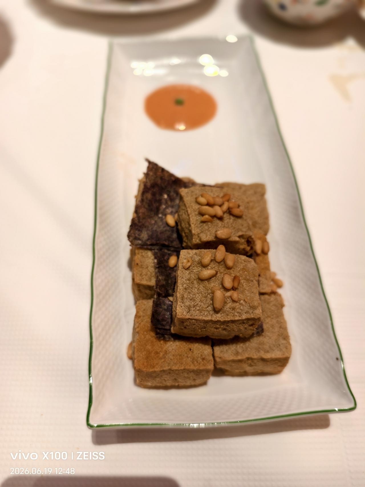 真心话茶局 一餐美食，一段闲聊时光，在烟火日常里倾诉心事，放松身心。真心话茶局
