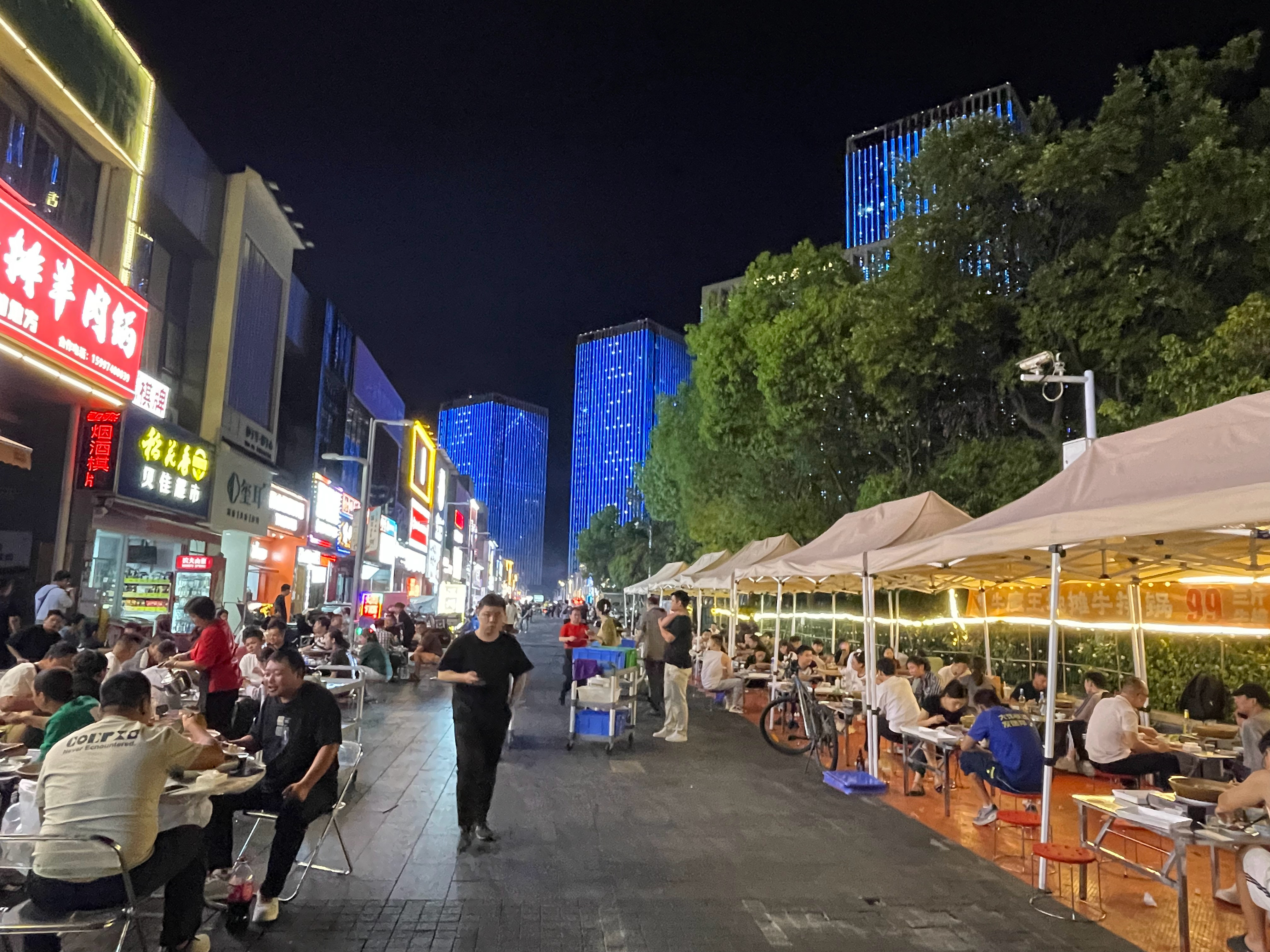 周六吃点喝点，看看外面的烟火气不得不说，这家的牛肉还不错自从经开永旺开业以后，万