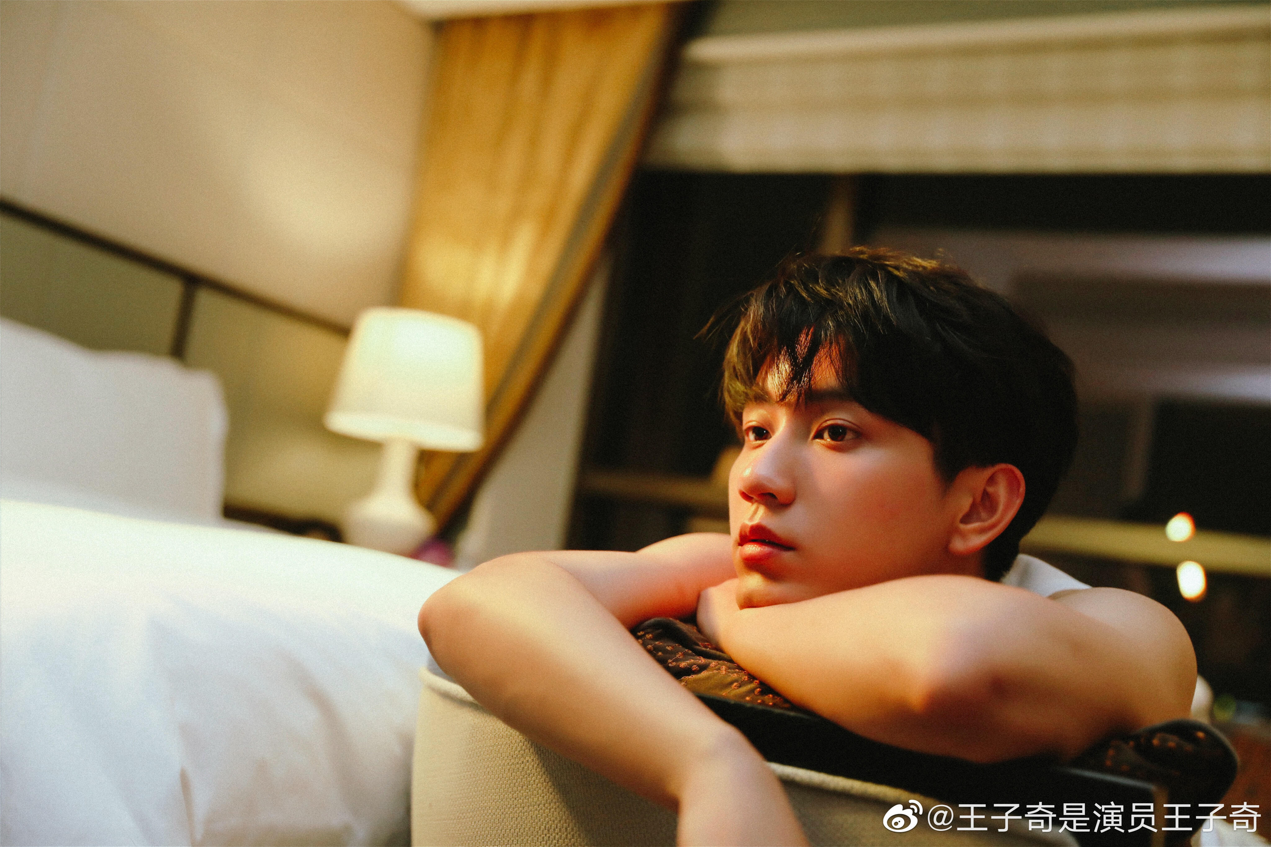 王子奇穿衣显瘦脱衣有肉 王子奇最近这状态是真实存在的吗？路透里清爽又松弛，可那肩