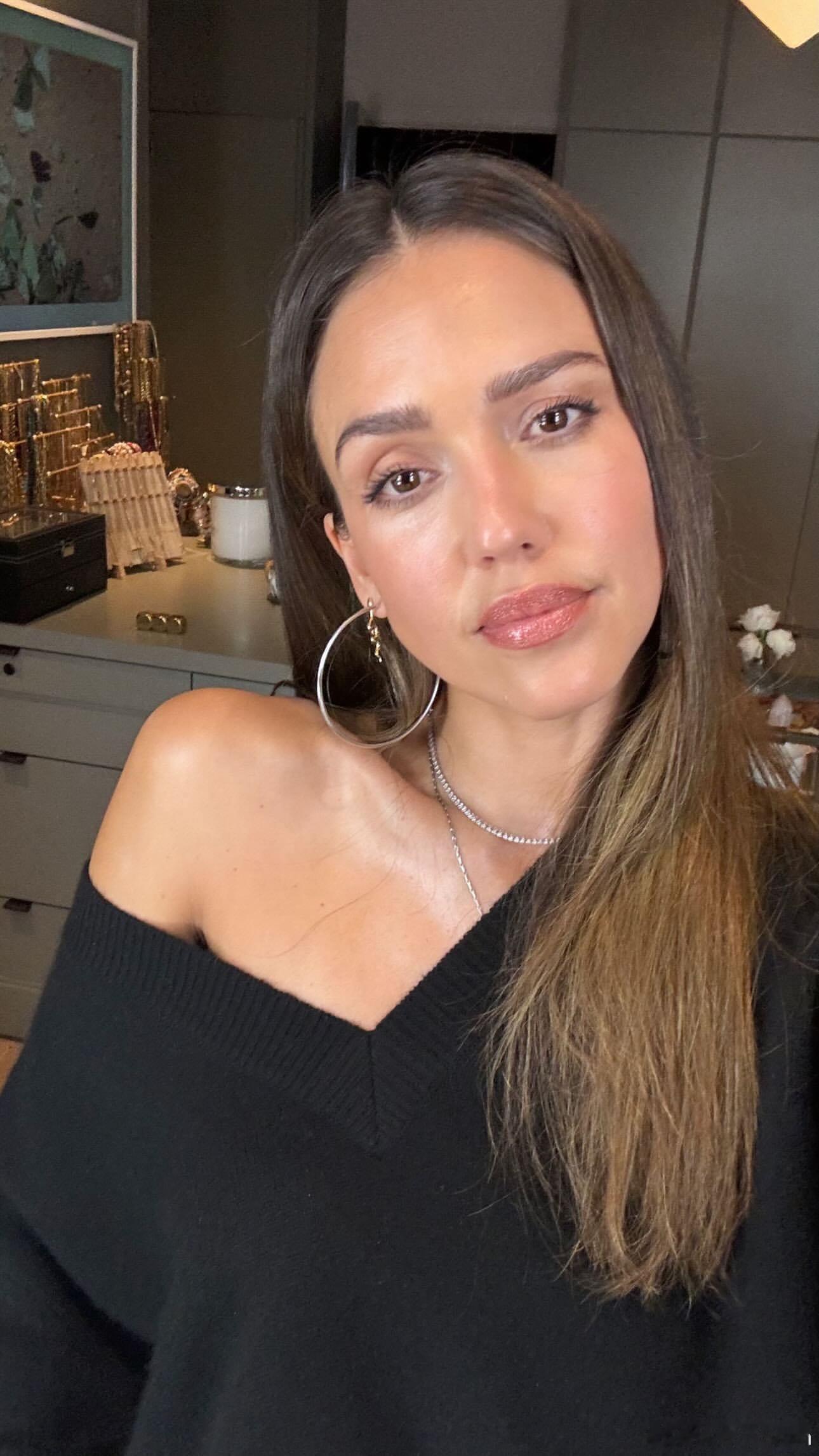 Jessica alba 杰西卡阿尔芭分享新穿搭，透露搭配是二闺女Haven给的