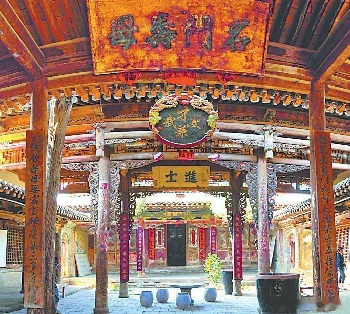藏在金城的小众秘境甘肃四大古镇里最低调一座，千年丝路黄河渡口。精美罗家木雕大院、