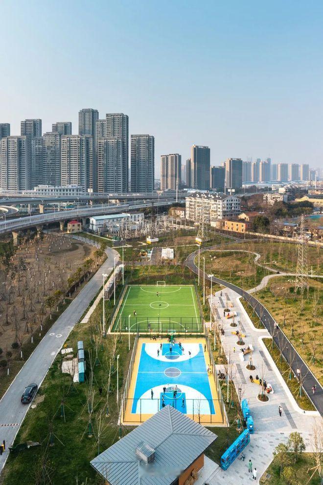 武昌区白沙洲街道星苑社区这波非遗活动真的玩出花了。
之前办的开放麦活动直接拉来6