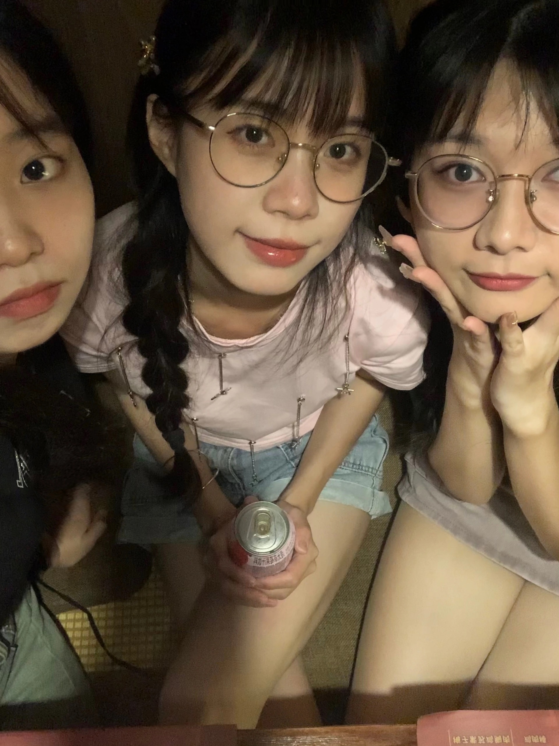 今天的聚会我们互相分享秘密 ​​​
