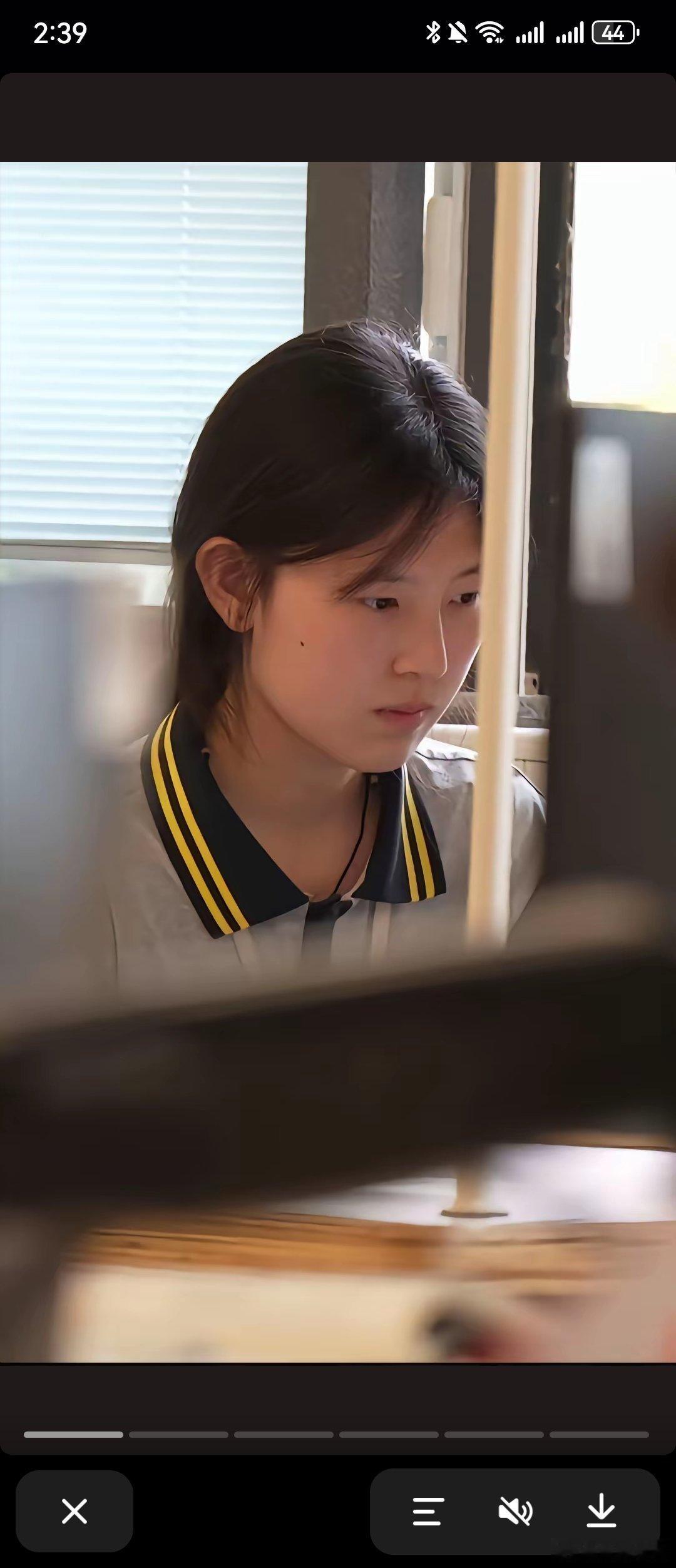 #姜萍妈妈首发声##姜萍已达到数学系本科生的水平# 这姑娘鼻子挺拔、目光如炬，目