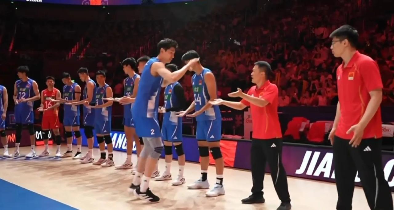 中国男排25-21拿下第一局比赛！总比分中国男排1-0古巴男排！

第一局比赛开