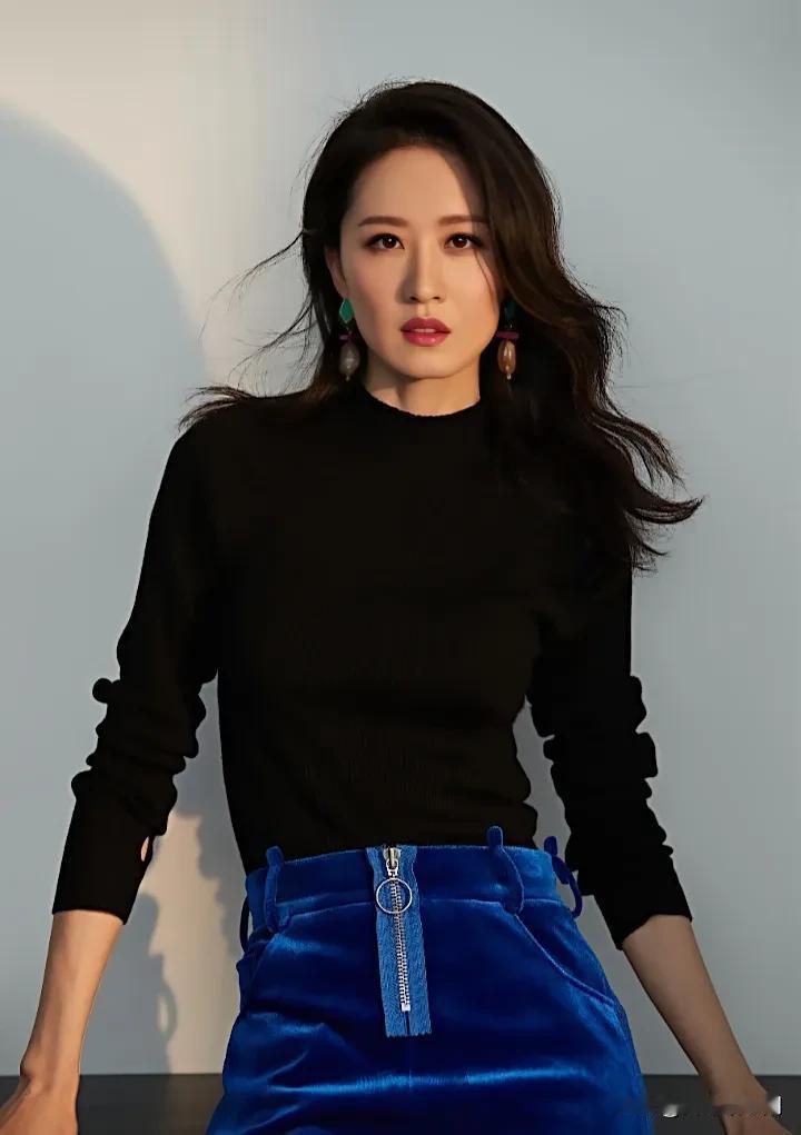 演员张雯，个子高身材好，笑眯眯的，演起戏来，很有杀伤力，有种霸道女总裁的感觉，虽