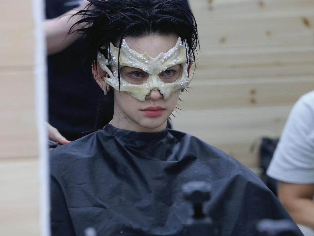 这次不是狼来了是小鬼来了小鬼是一本翻开的书 新专取名《魁》，Ghost Must