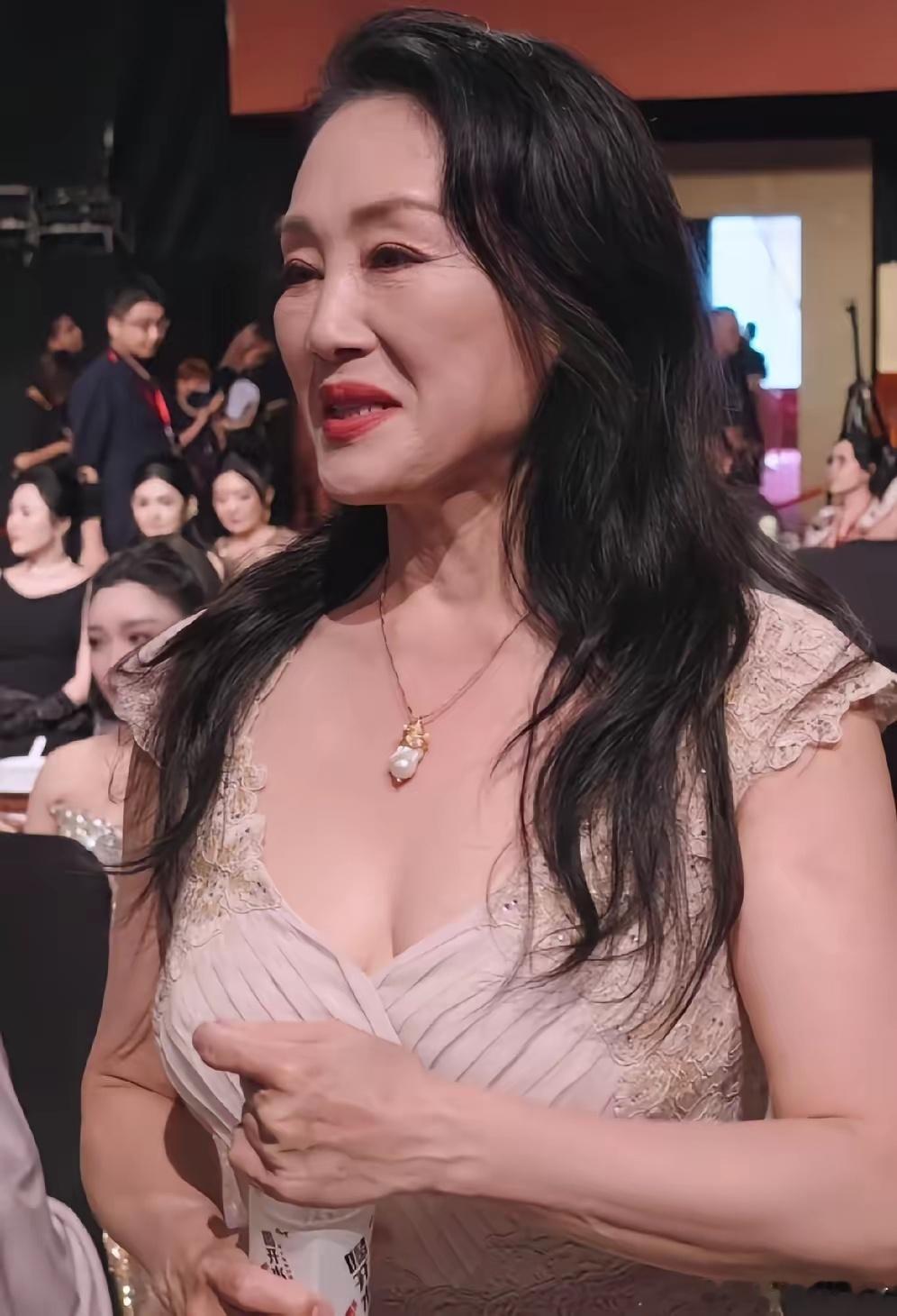 岁月饶过谁，法拉利再久也是法拉利， 曾经的风情万种，万人迷王姬，一代人的崇拜，岁